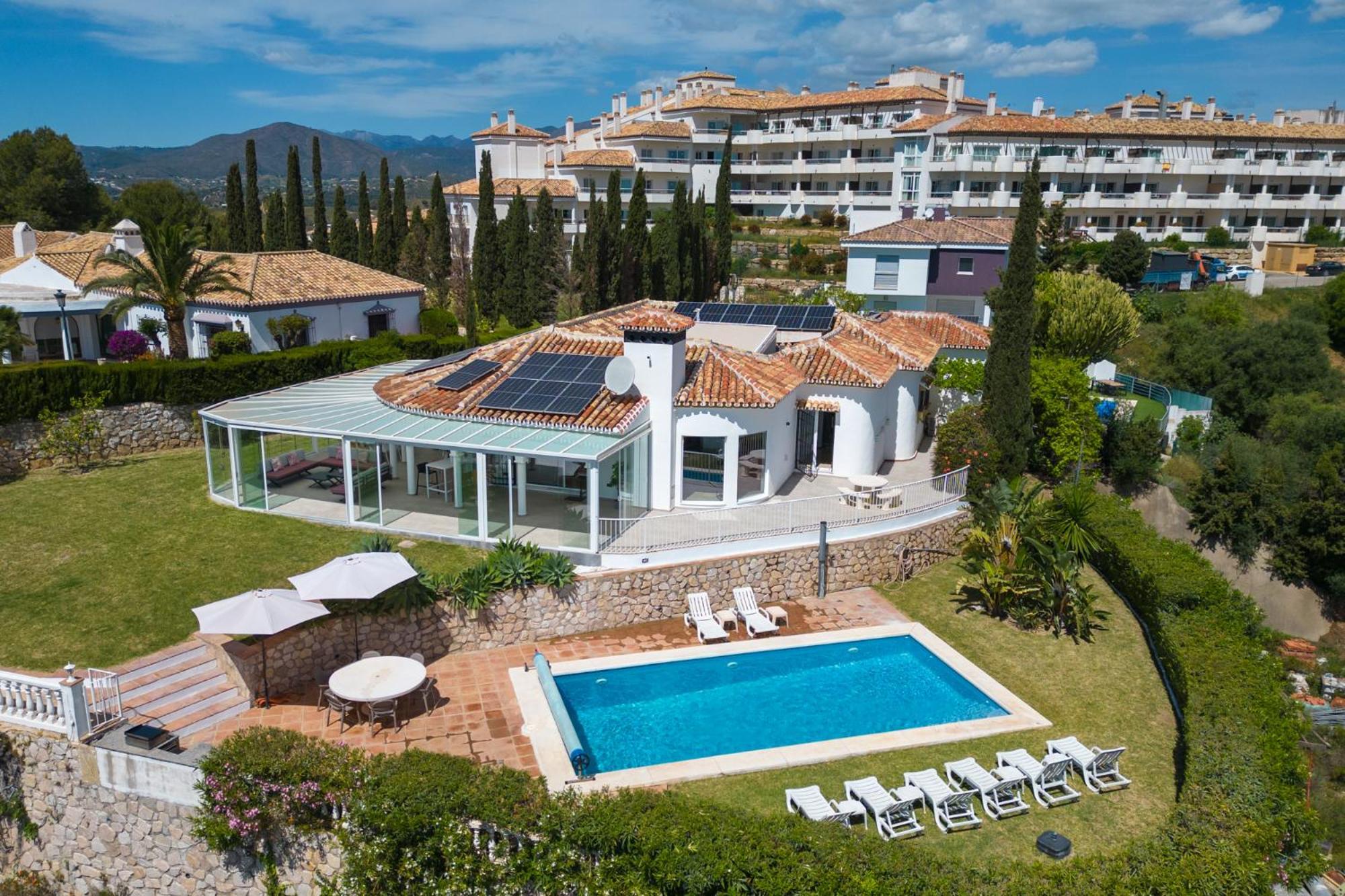 Villa Vista Golf - Optional Heated Pool & Jacuzzi Mijas