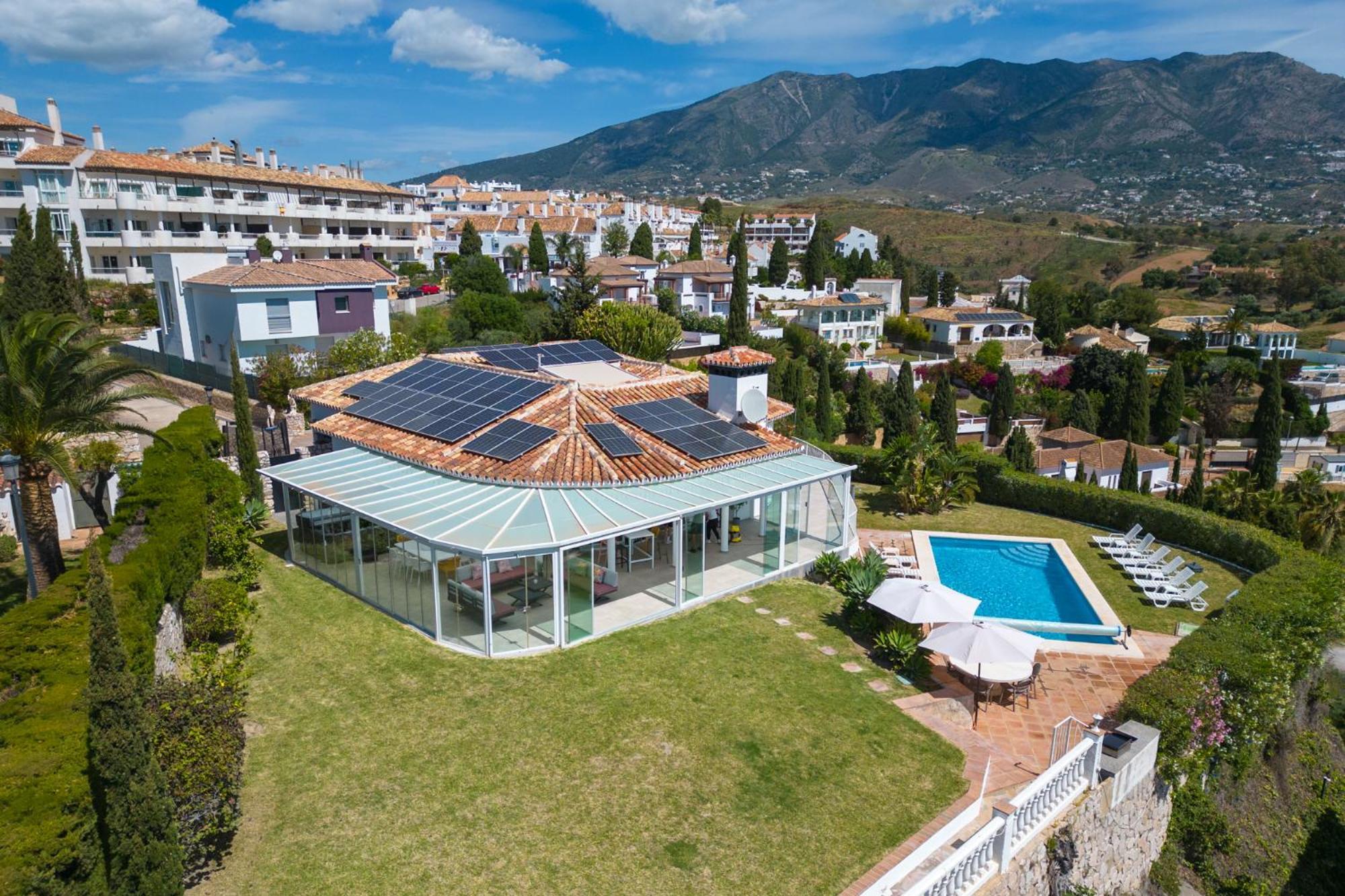 Villa Vista Golf - Optional Heated Pool & Jacuzzi