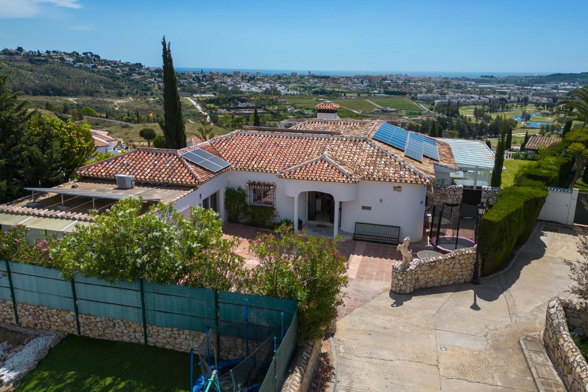 Villa Vista Golf - Optional Heated Pool & Jacuzzi *