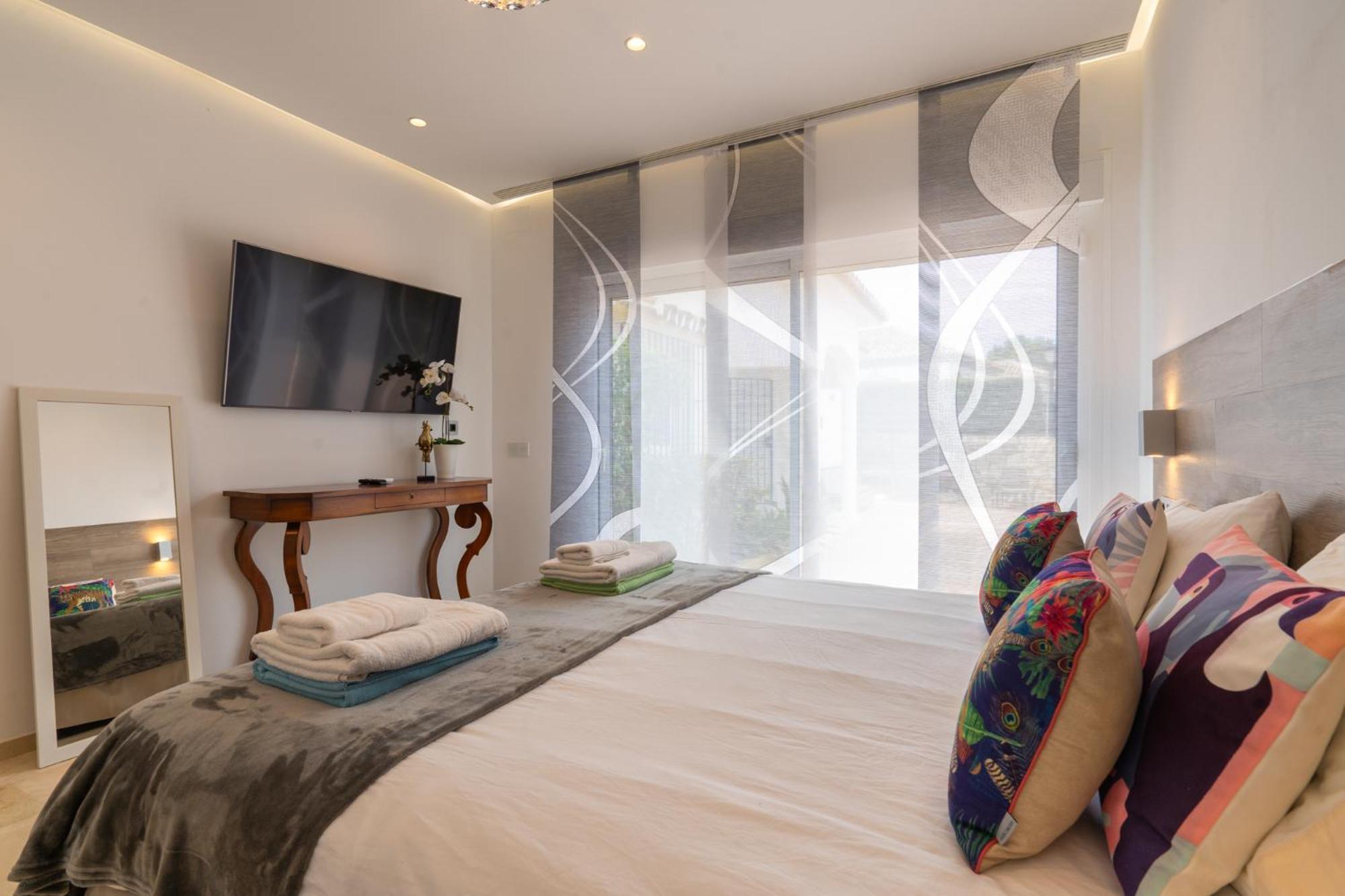 Villa Vista Golf - Optional Heated Pool & Jacuzzi Mijas