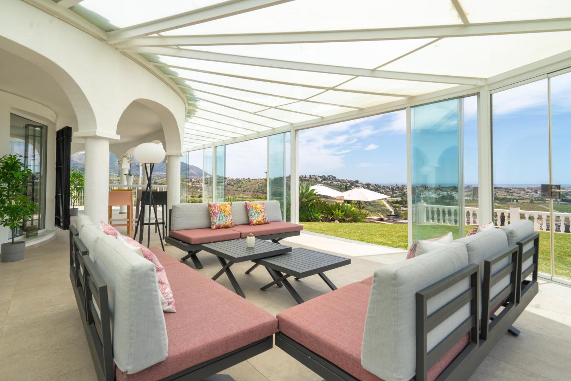 Villa Vista Golf - Optional Heated Pool & Jacuzzi *