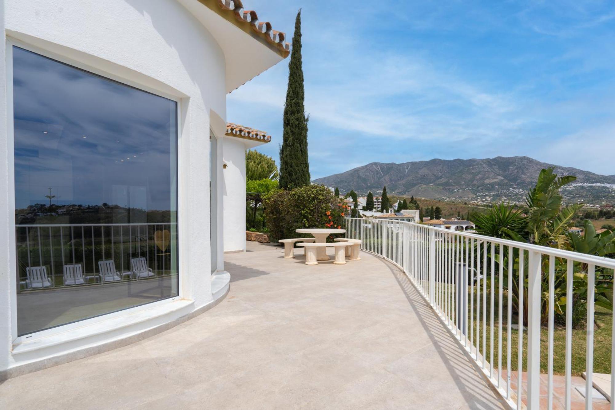 Villa Vista Golf - Optional Heated Pool & Jacuzzi *