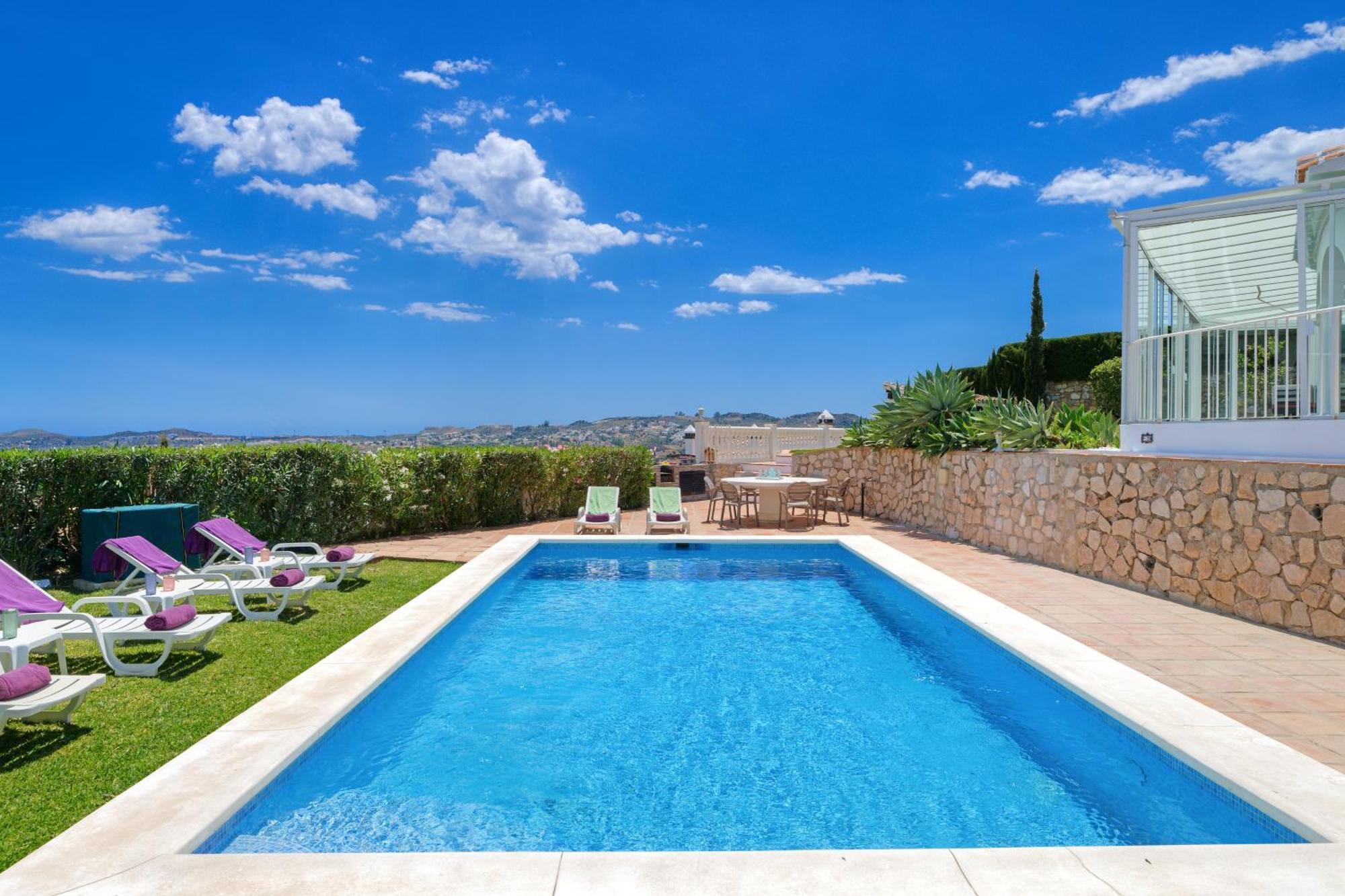 Villa Vista Golf - Optional Heated Pool & Jacuzzi *