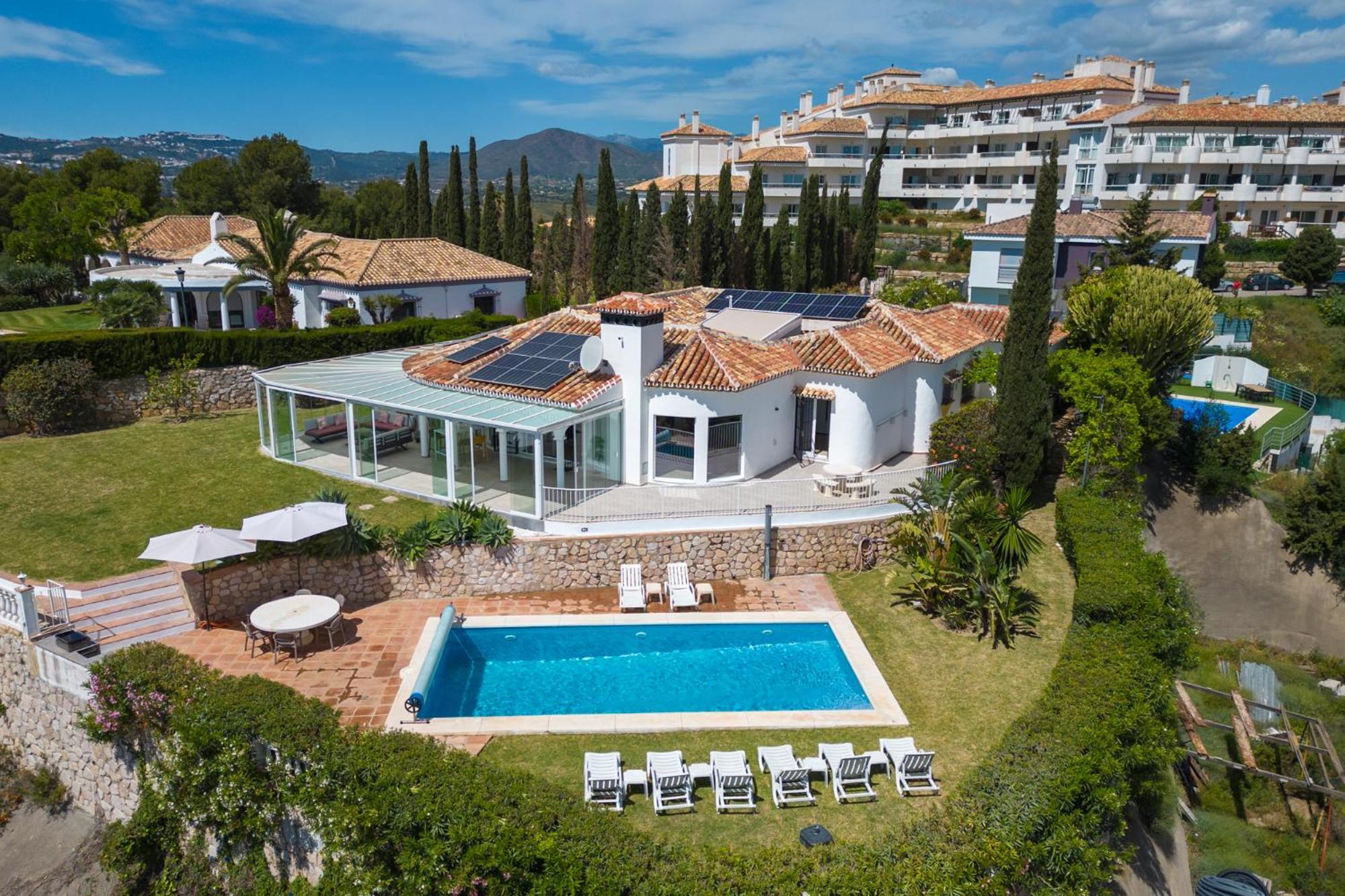 Villa Vista Golf - Optional Heated Pool & Jacuzzi Mijas