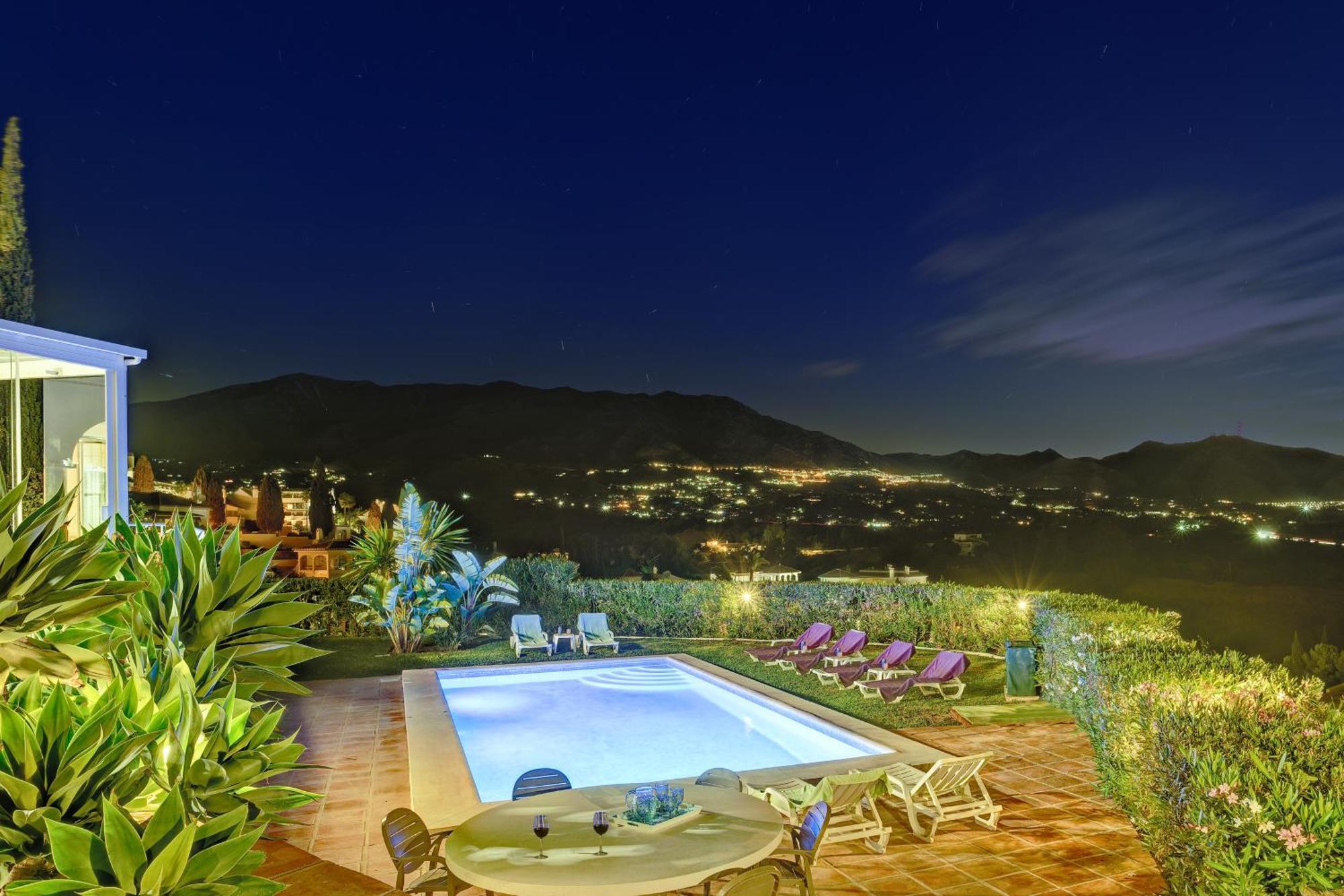 Vista Golf - Optional Heated Pool & Jacuzzi Villa *