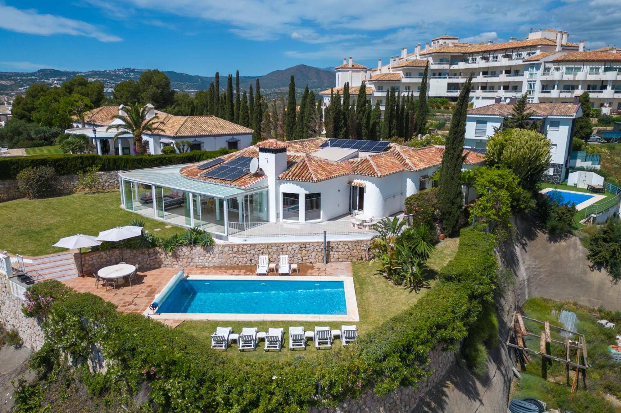 Vista Golf - Optional Heated Pool & Jacuzzi Villa *