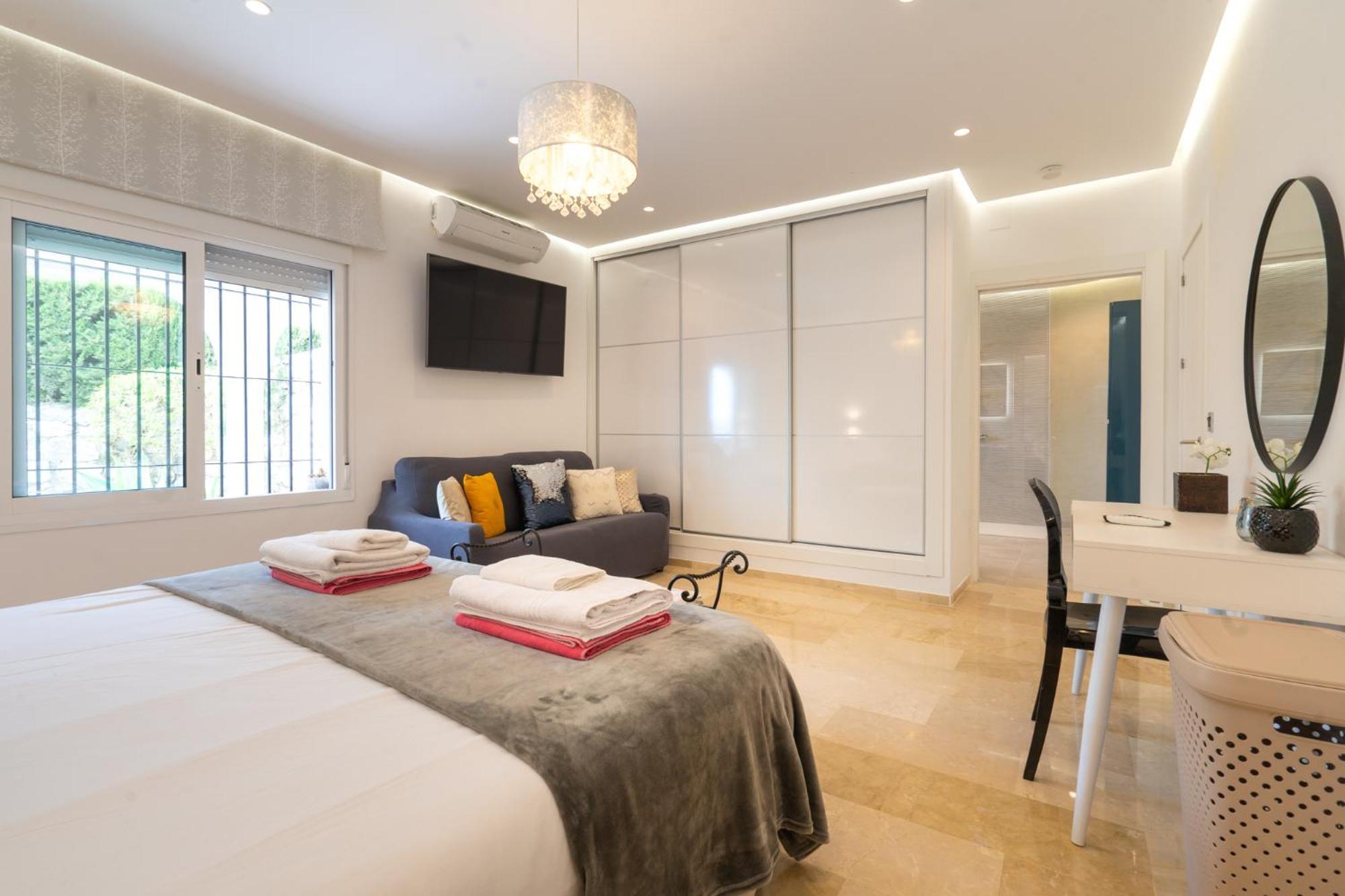 Villa Vista Golf - Optional Heated Pool & Jacuzzi