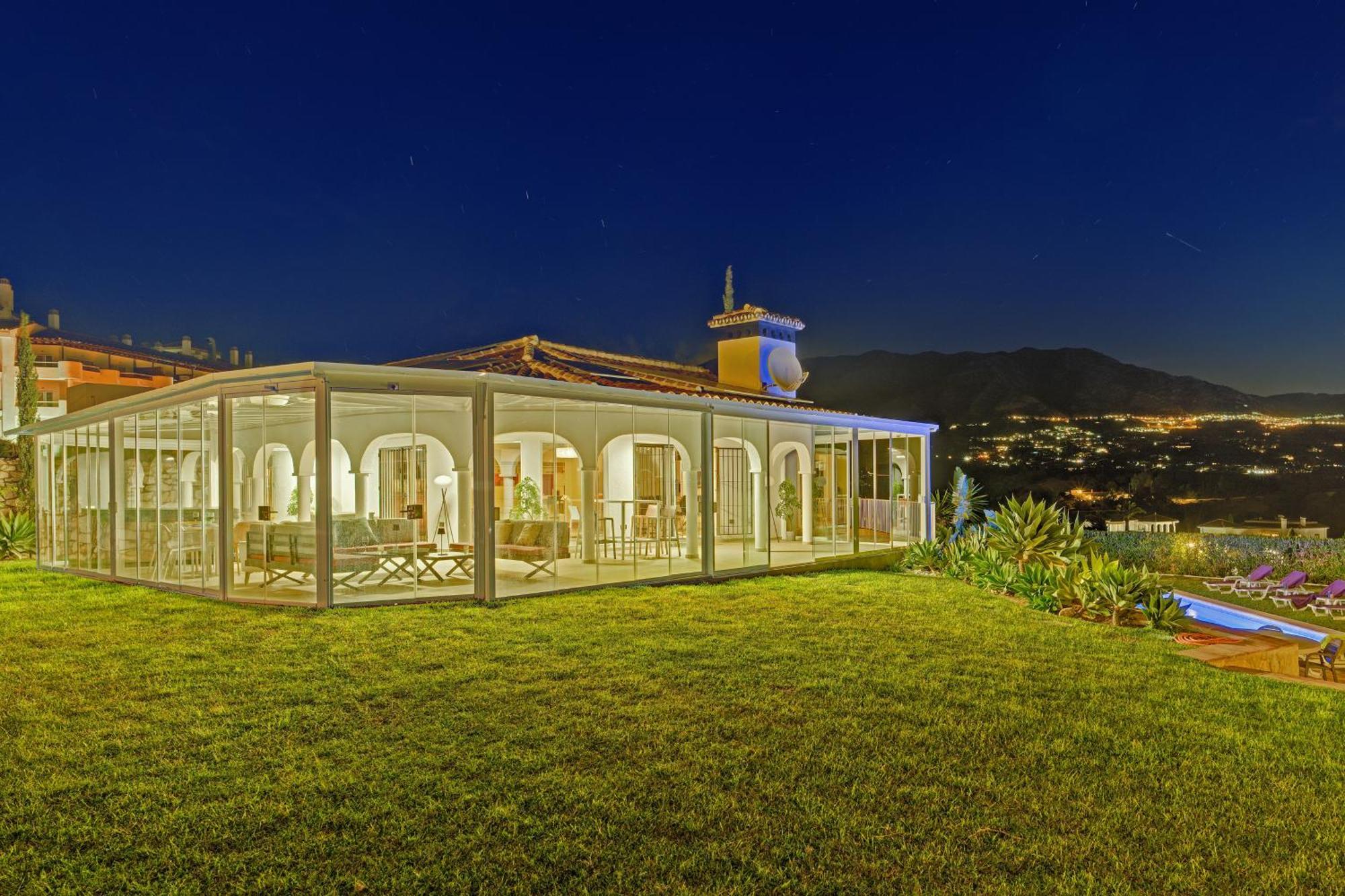 Villa Vista Golf - Optional Heated Pool & Jacuzzi *