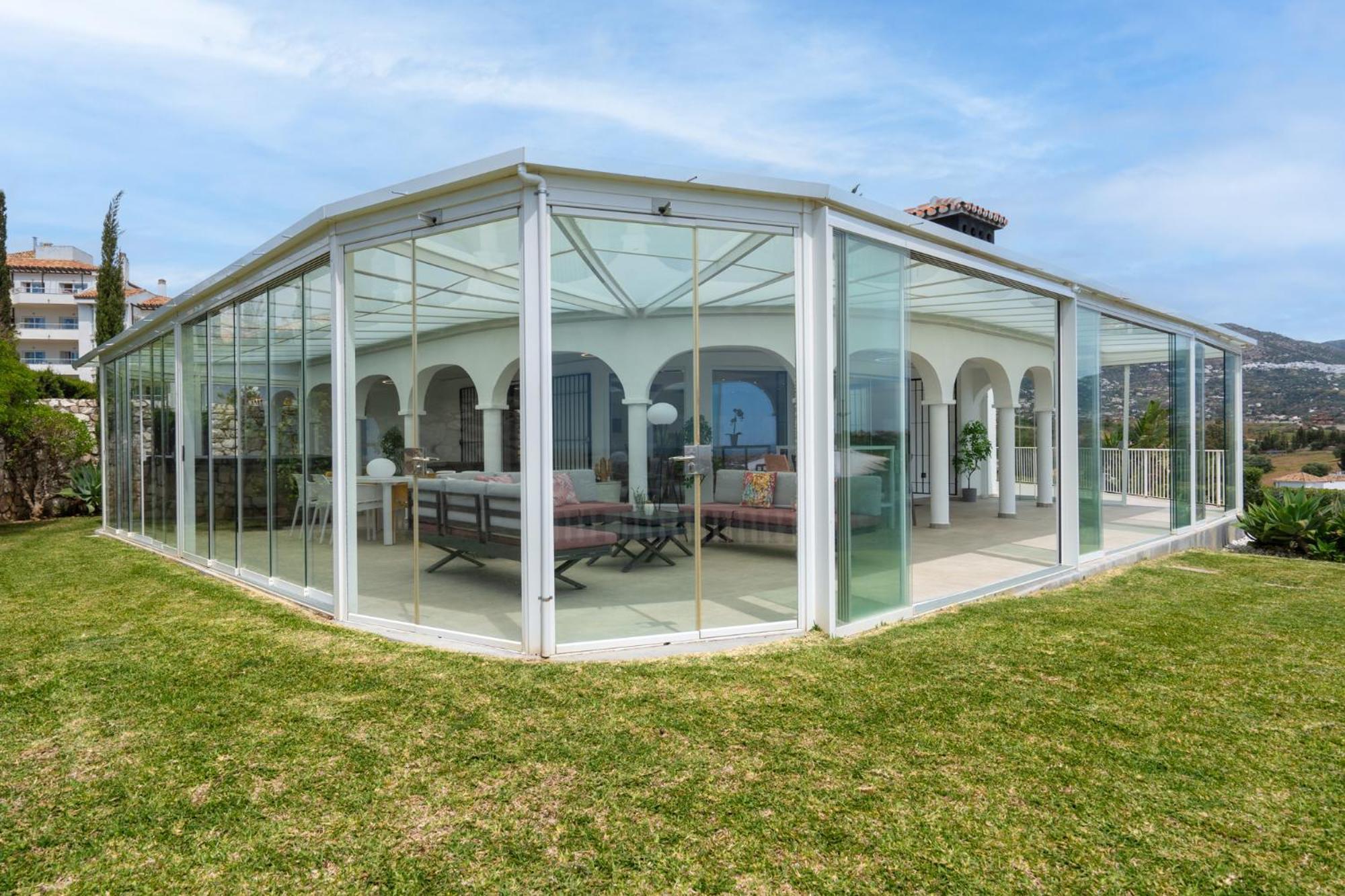 Villa Vista Golf - Optional Heated Pool & Jacuzzi *