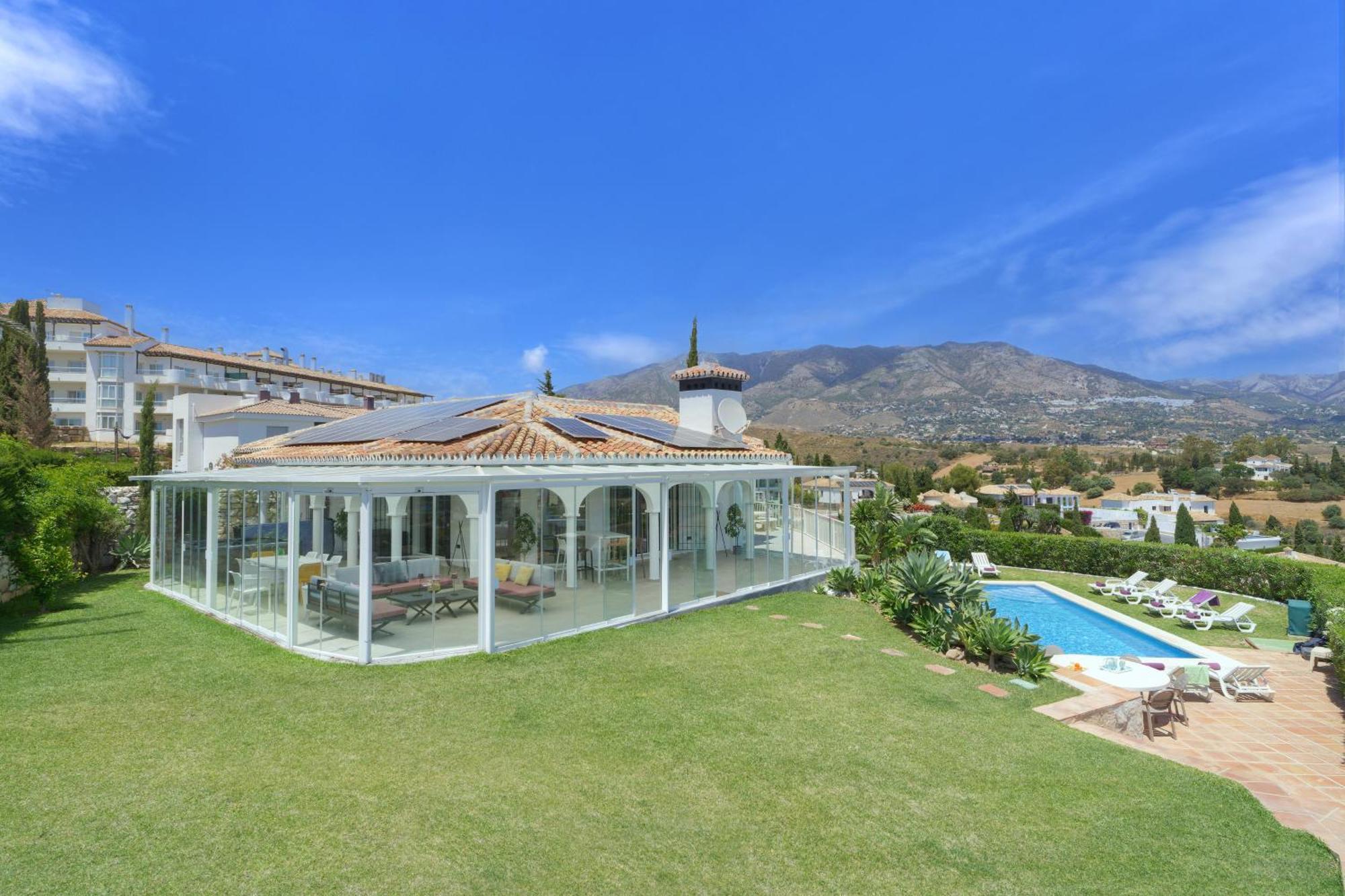 Vista Golf - Optional Heated Pool & Jacuzzi Villa